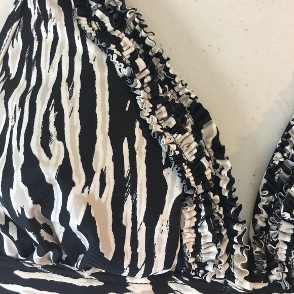 Ruffle trim halter ties bikini top S - Picture 3 of 6